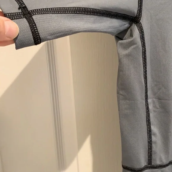 Men’s Reebok training shirt - Picture 4 of 5